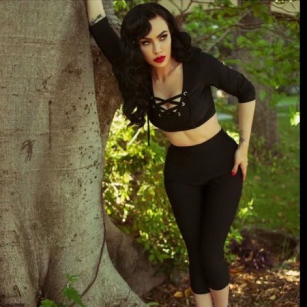 🦇La Femme En Noir Capri Swim Pants & Trinity Top